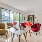 Modern Next The Apartment